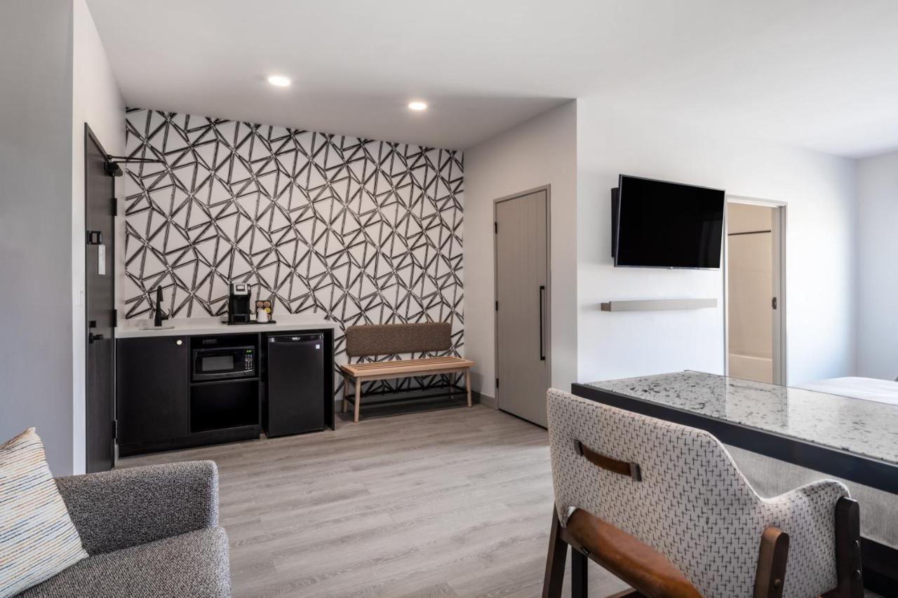Atwell Suites - Denver Airport Tower Road By Ihg Экстерьер фото